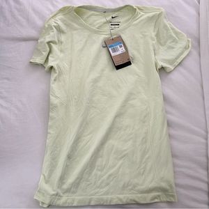 NIKE Dri-Fit ADV Aura Women's Slim-Fit Short Sleeve Top
